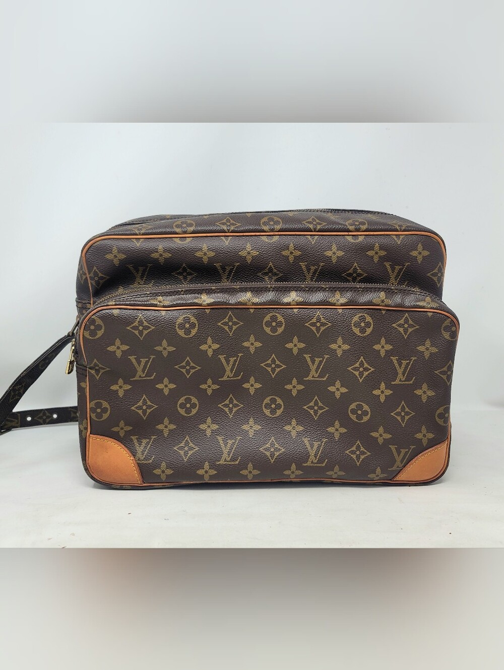 Louis Vuitton Nil GM Monogram Canvas Reporter Crossbody Hand Bag Authentic VTG